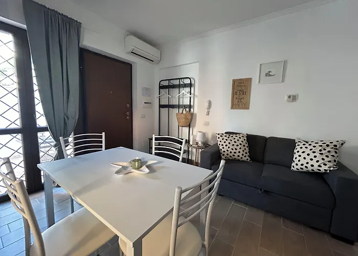 Дом отдыха Per Vacanze-casa Sole Фьюмичино